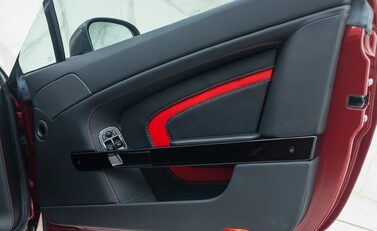 Aston Martin V12 Vantage s 24