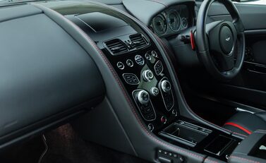 Aston Martin V12 Vantage s 17