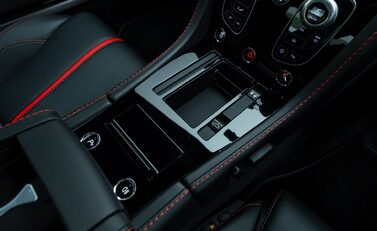 Aston Martin V12 Vantage s 22