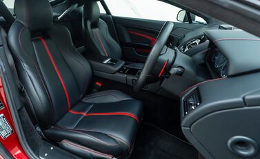 Aston Martin V12 Vantage s 14