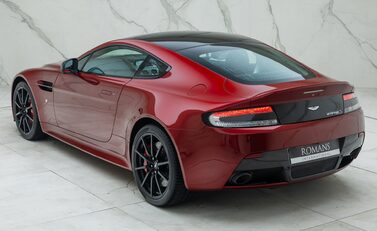 Aston Martin V12 Vantage s 12