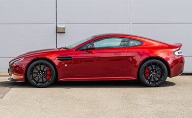 Aston Martin V12 Vantage s 3