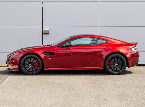 Aston Martin V12 Vantage s 3