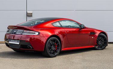 Aston Martin V12 Vantage s 4