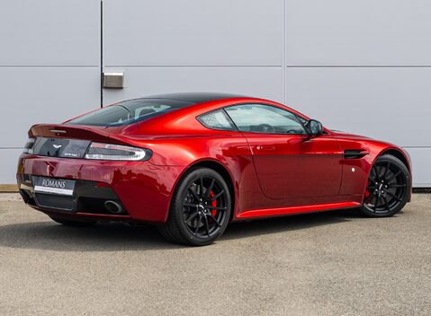 Aston Martin V12 Vantage s 4