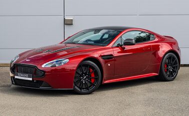 Aston Martin V12 Vantage s 2