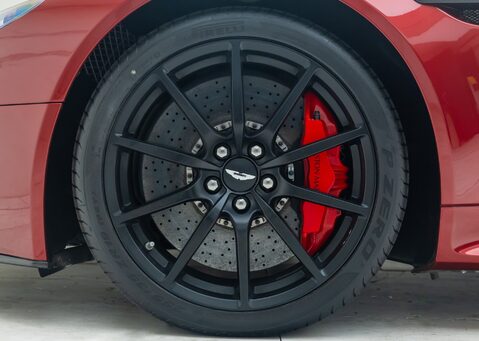 Aston Martin V12 Vantage s