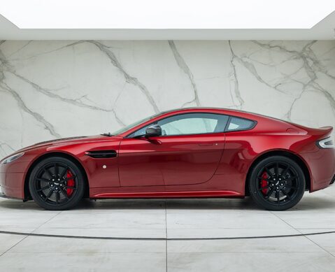 Aston Martin V12 Vantage s