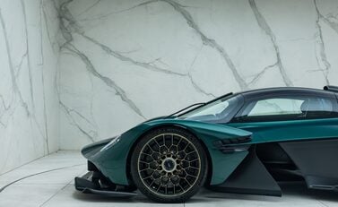 Aston Martin Valkyrie 60