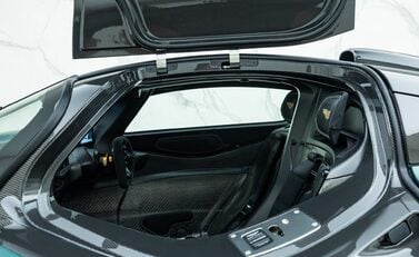 Aston Martin Valkyrie 17