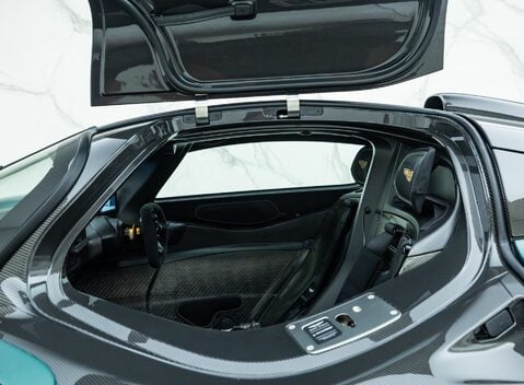 Aston Martin Valkyrie 17