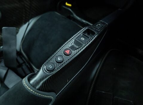 Aston Martin Valkyrie 24