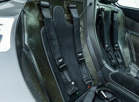 Aston Martin Valkyrie 15