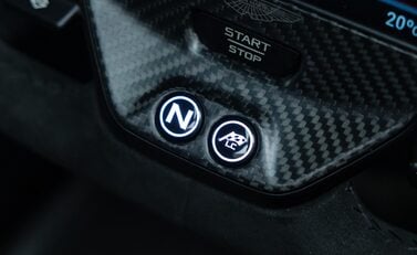 Aston Martin Valkyrie 21