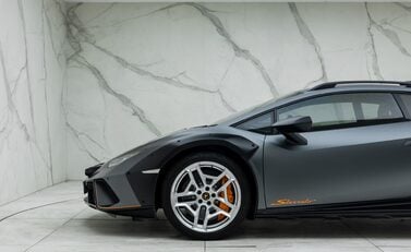 Lamborghini Huracan STERRATO 40