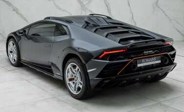 Lamborghini Huracan STERRATO 12