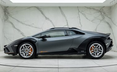Lamborghini Huracan STERRATO 5