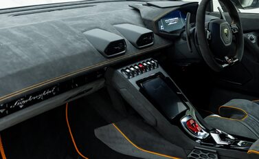 Lamborghini Huracan STERRATO 18