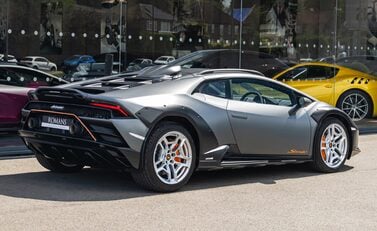Lamborghini Huracan STERRATO 4
