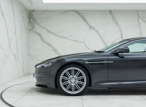 Aston Martin DBS V12 37