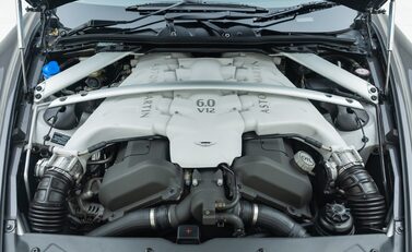 Aston Martin DBS V12 39