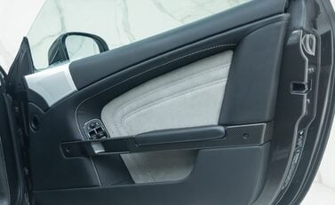 Aston Martin DBS V12 26