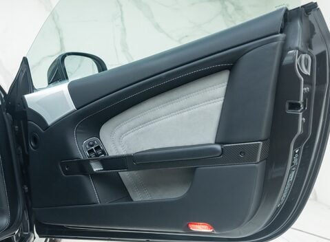 Aston Martin DBS V12 26