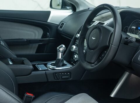 Aston Martin DBS V12 14