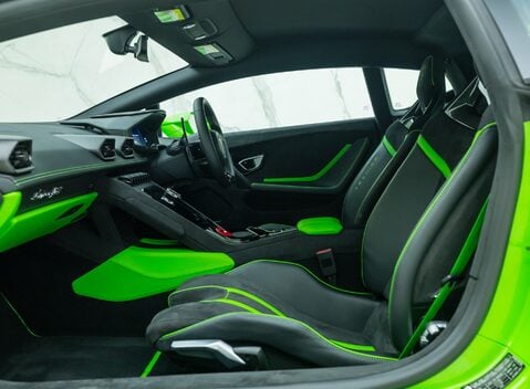 Lamborghini Huracan TECNICA 16