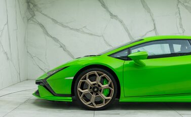 Lamborghini Huracan TECNICA 38