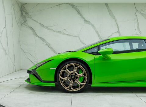 Lamborghini Huracan TECNICA 38