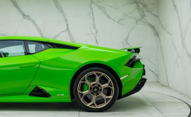 Lamborghini Huracan TECNICA 39