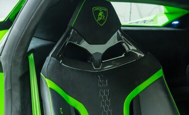 Lamborghini Huracan TECNICA 15