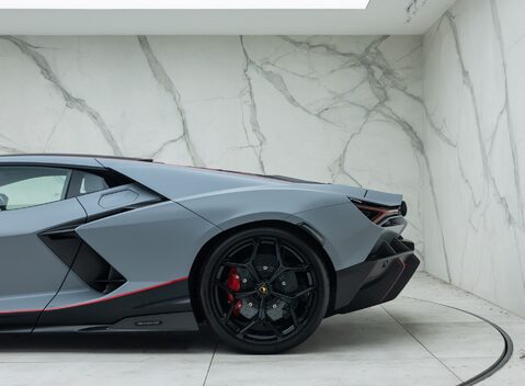 Lamborghini Revuelto 53