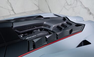 Lamborghini Revuelto 43