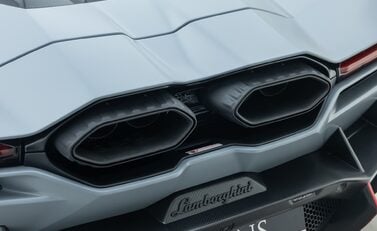 Lamborghini Revuelto 44