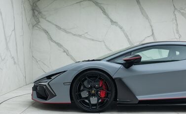 Lamborghini Revuelto 52