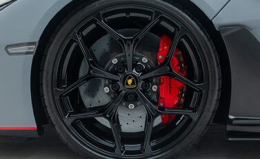 Lamborghini Revuelto 28