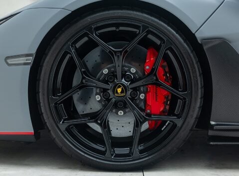 Lamborghini Revuelto 28