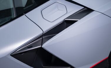Lamborghini Revuelto 40