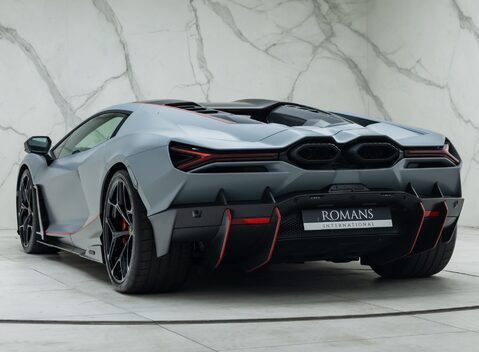 Lamborghini Revuelto 10