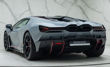 Lamborghini Revuelto 10