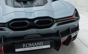 Lamborghini Revuelto 30