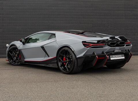 Lamborghini Revuelto 4