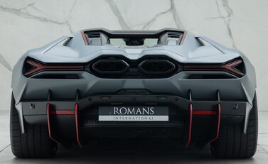 Lamborghini Revuelto 8