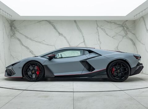 Lamborghini Revuelto 5