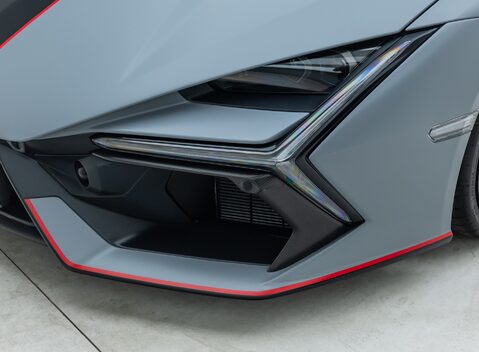 Lamborghini Revuelto 33