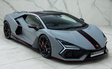 Lamborghini Revuelto 11