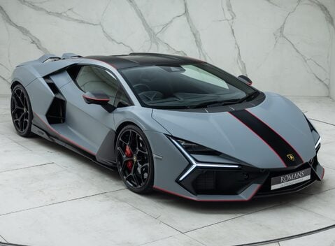 Lamborghini Revuelto 11