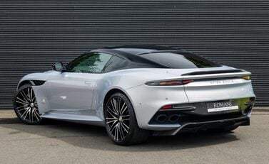 Aston Martin DBS Superleggera 4